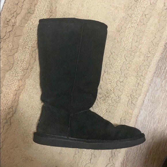 Black tall Ugg’s - Picture 2 of 4